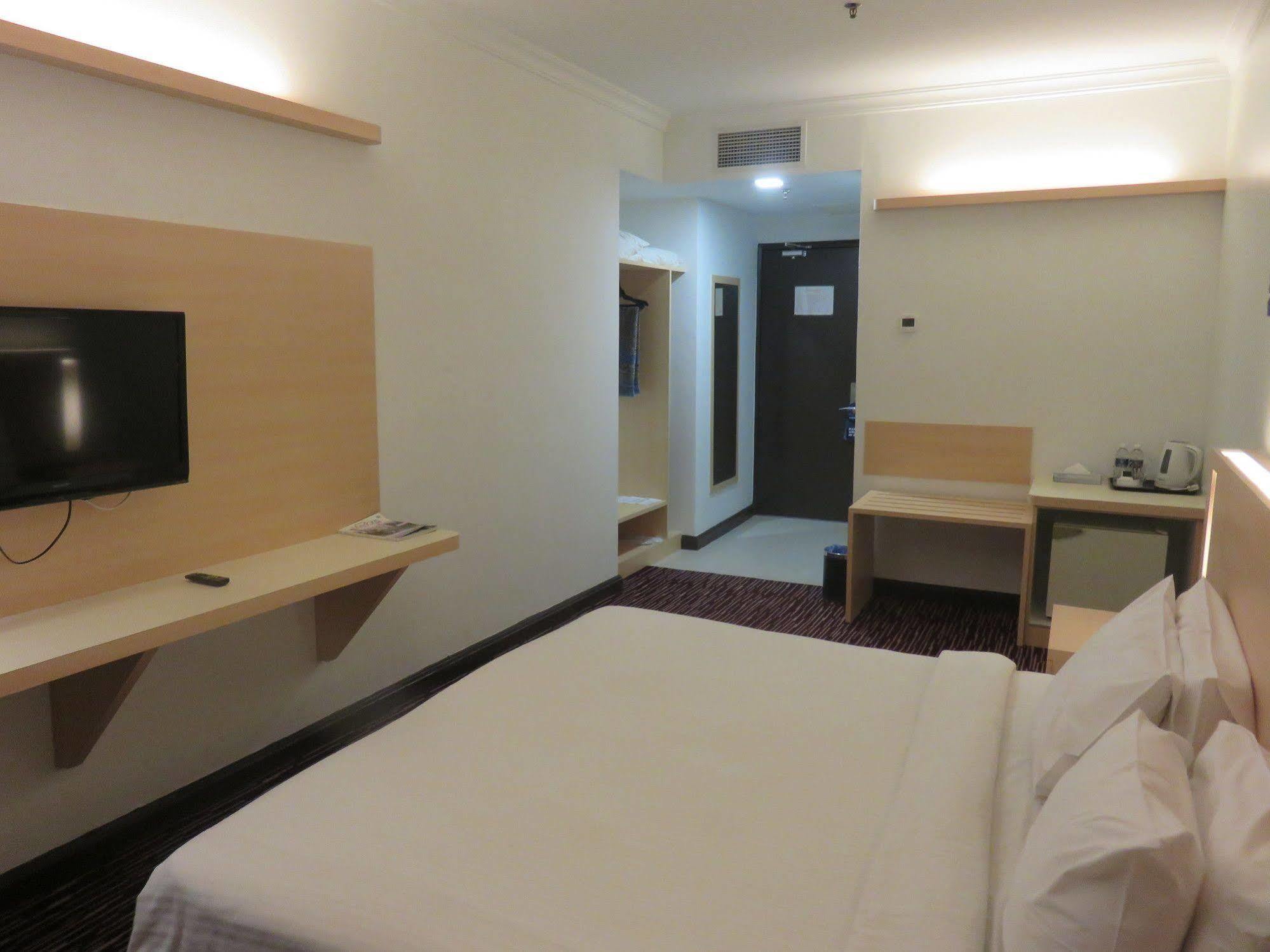 Rhr Hotel Kajang Exterior photo